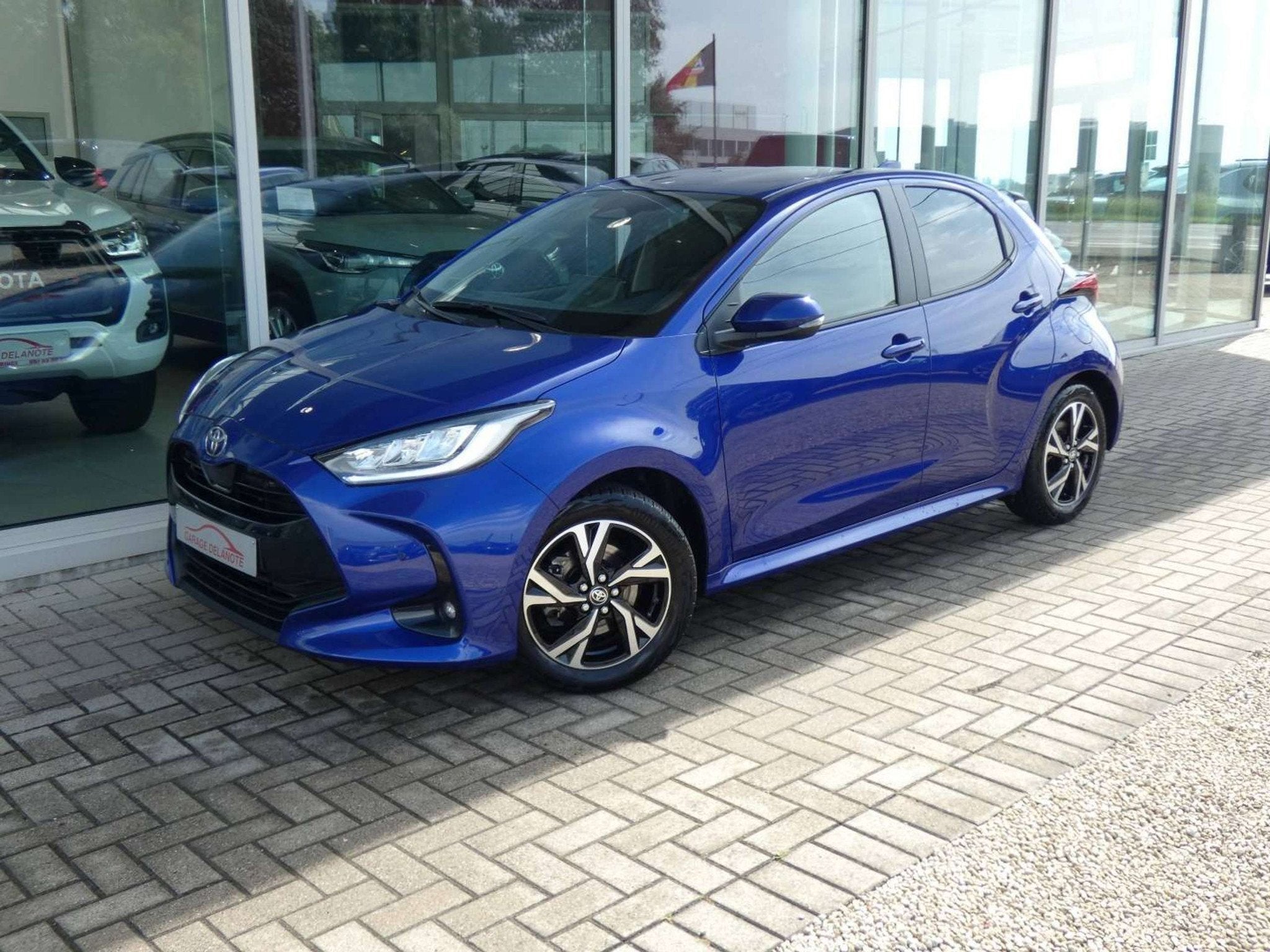 Toyota Yaris Hybrid *ICONIC+Hi-tech pack* +Parkeersensoren V, 91 g/km, Stof, Gebruikt, Zwart