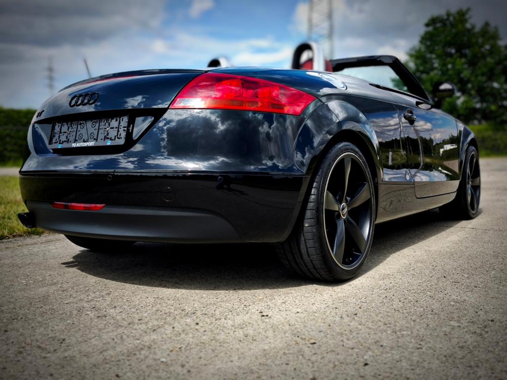 Audi TT cabrio Roadster black package 19' Rims, 1998 cc, Cabriolet, Zwart, Bedrijf
