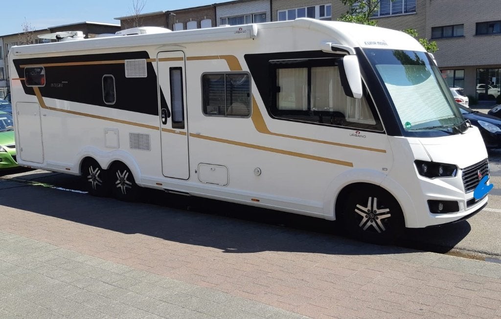 NIEUWSTAAT EURAMOBIL, Luifel, Vloeistofverwarming, Diesel, Particulier