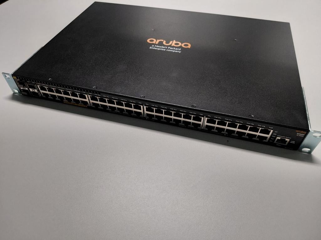 Aruba switch J2930F, Informatique & Logiciels, Commutateurs réseau, Enlèvement, Utilisé