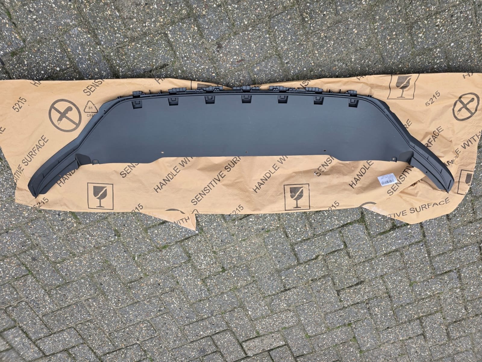 L vre inf rieure de pare-chocs avant pour VW Passat B8 resty, Neuf, Volkswagen, Volkswagen AG, Vw@volkswagen.de