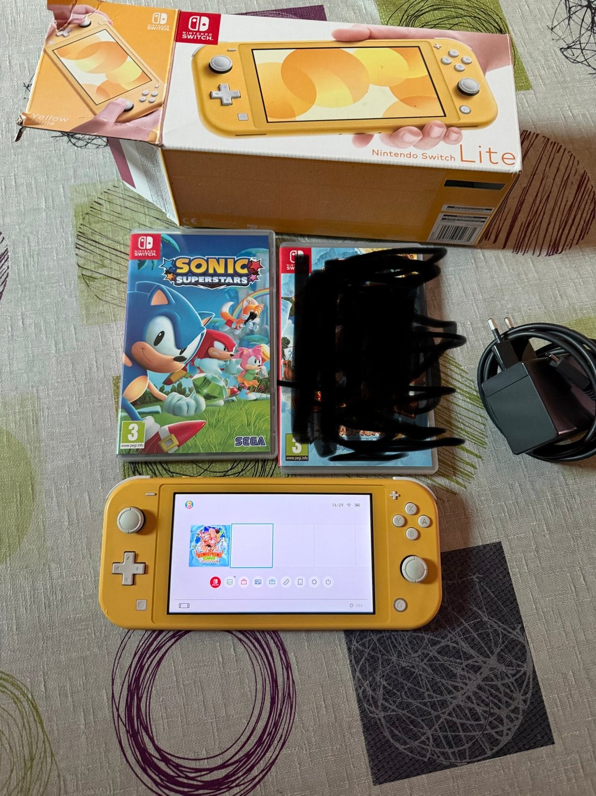 Nintendo switch lite met 1 game, Ophalen of Verzenden, Geel, Gebruikt