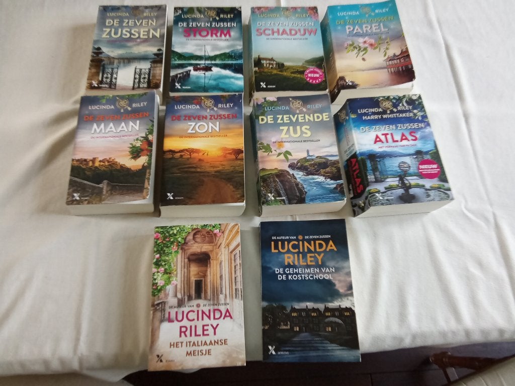 De zeven zussen volledige serie plus 2 extra boeken izgst., Ophalen of Verzenden, Zo goed als nieuw, Lucinda Riley