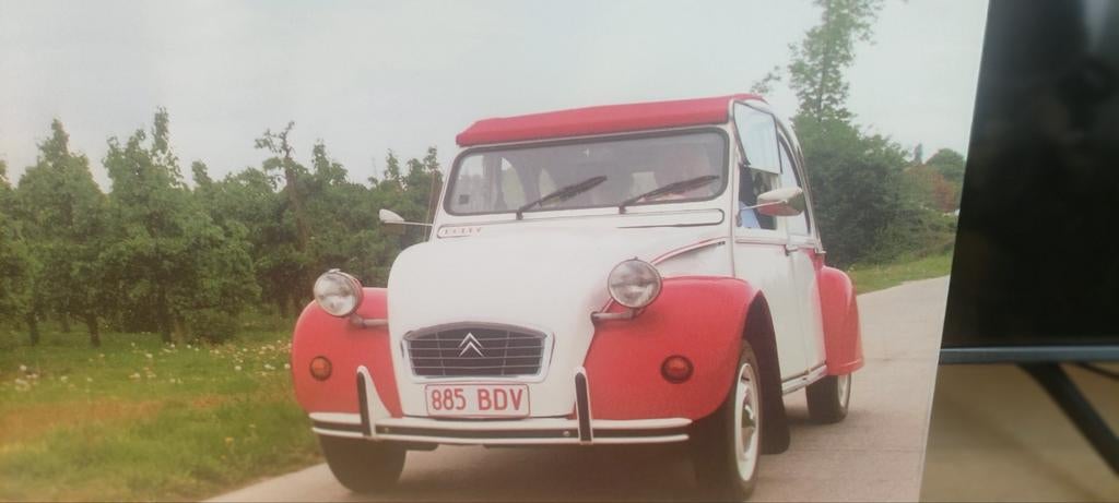 Citroën 2 CV modèle Dolly sur la route dans les Ardennes, Enlèvement