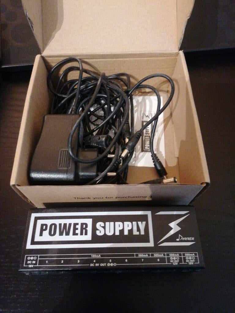 Donner power supply, Muziek en Instrumenten, Effecten, Ophalen of Verzenden