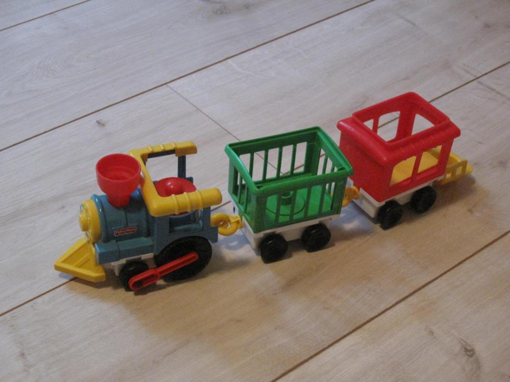 Locomotief met 2 wagons in plastiek, Ophalen of Verzenden, Gebruikt