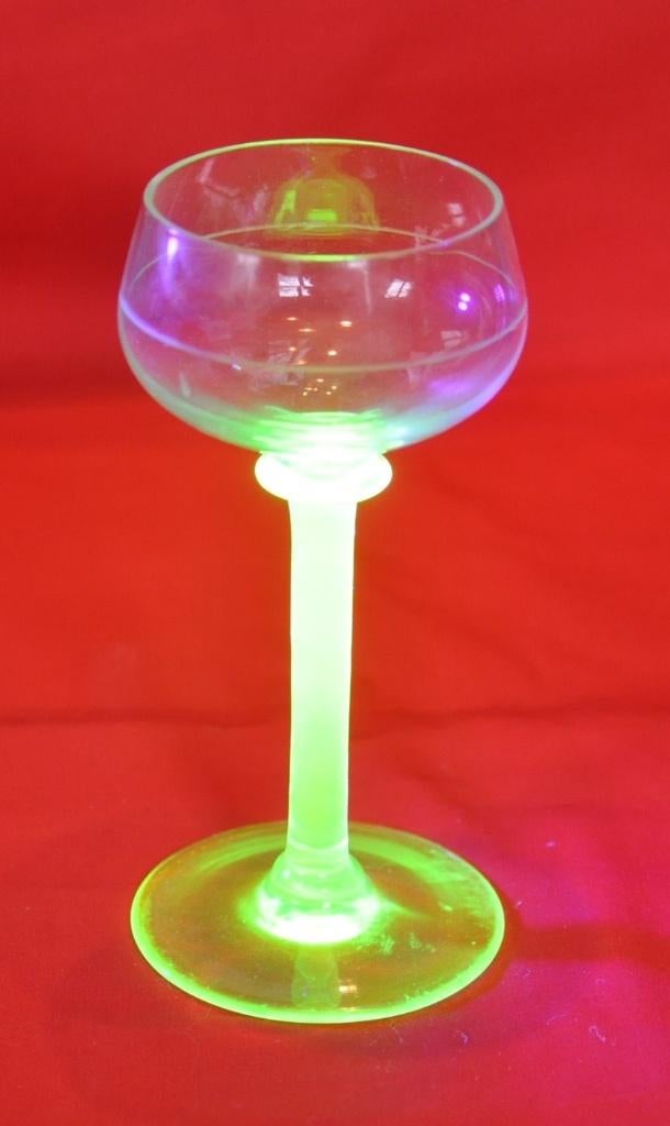 verre haut a liqueur avec pied guioché ouraline (3), Enlèvement ou Envoi