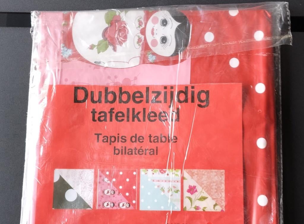 nappe en plastique double face matriochka 180 cm x 140 cm, Maison & Meubles, Nappes, Neuf, Intérieur, Extérieur, Enlèvement ou Envoi