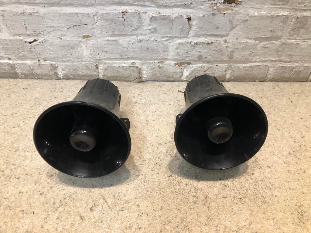 2x alarm sirenes, Bricolage & Construction, Systèmes d'alarme, Comme neuf, Sirène, Enlèvement