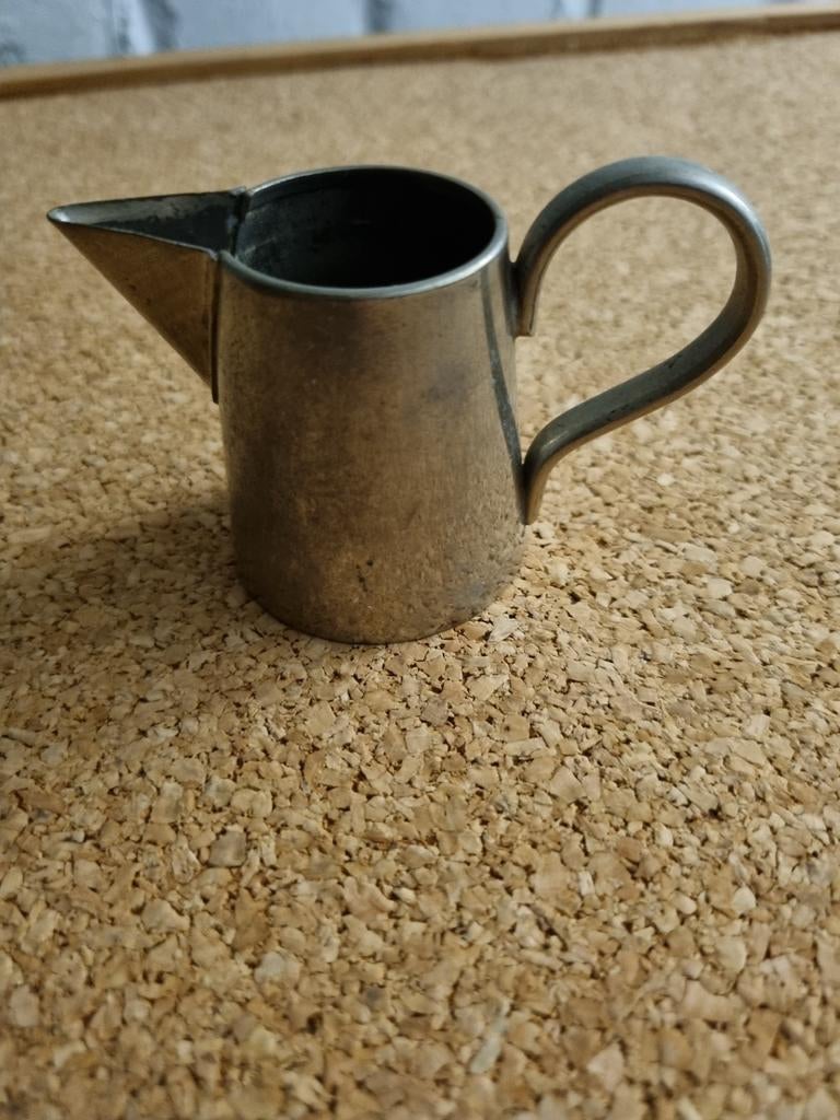 Kleine decoratieve tinnen melkkan 5,5 cm, Antiek en Kunst, Antiek | Tin, Ophalen of Verzenden