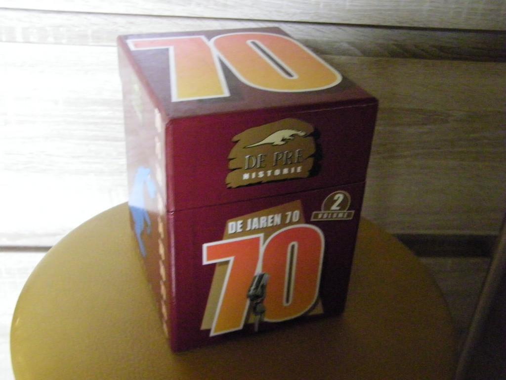 De Pre Historie De Jaren 70 Volume 2 10 CD BOX, Enlèvement ou Envoi, Coffret