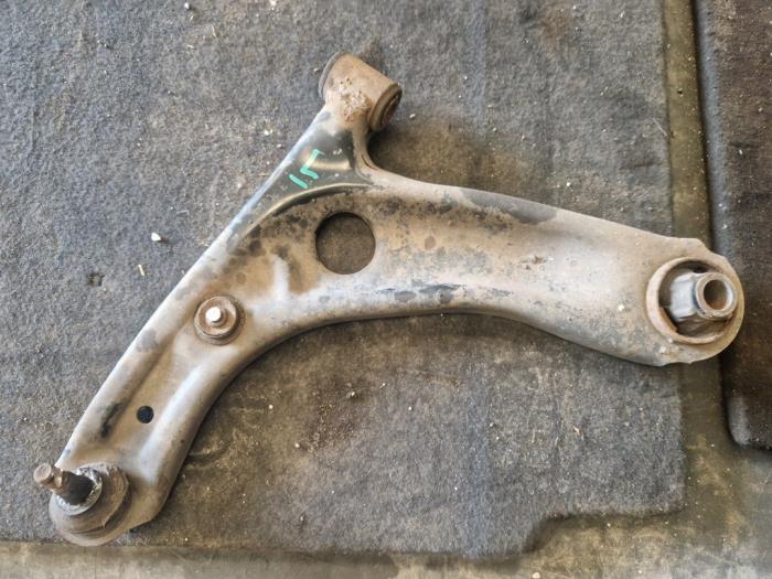 Bras de suspension avant gauche d'un Toyota Aygo, -, 3 mois de garantie, Toyota, Utilisé