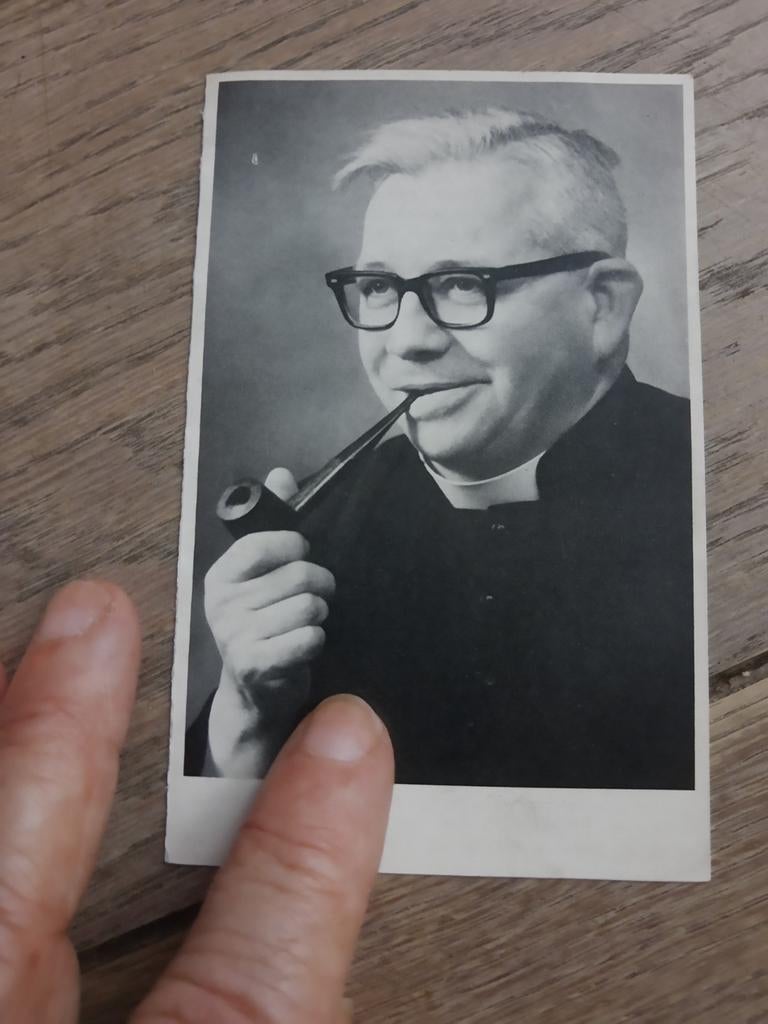 Bp priester ( Zwankendamme) met pijp + leraar College Veurne, Verzamelen, Bidprentjes en Rouwkaarten, Ophalen of Verzenden
