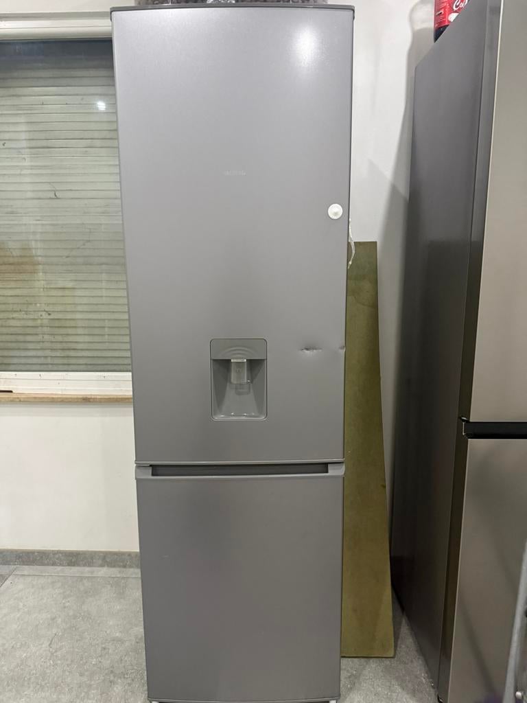 Frigo avec distributeur a eau., Enlèvement, Comme neuf