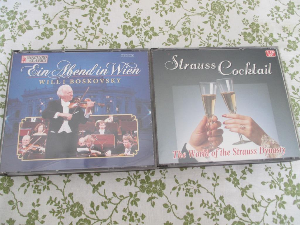 2 coffrets CD avec de la musique viennoise, dont Strauss, Enlèvement ou Envoi, Comme neuf