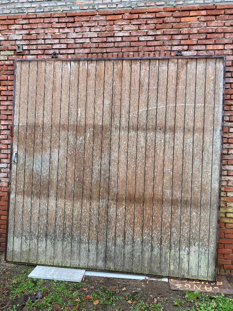 Schuifpoort op rails, Ophalen