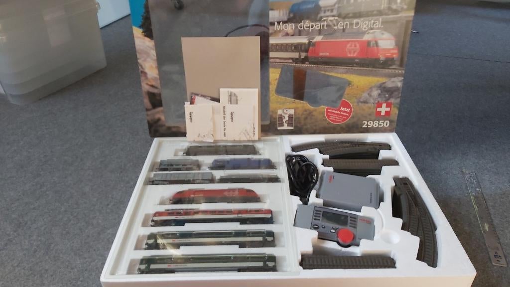 nieuwe marklin ho 29850 Zwitserse startset met 2 treinen, Neuf, Courant alternatif, Enlèvement, Set de Trains