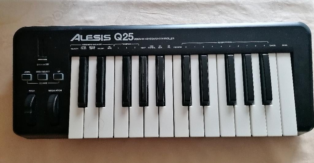 Q25 ALESIS 25-KEY USB/MIDI KEYBOARD CONTROLLER, Ophalen, Refurbished, Audio