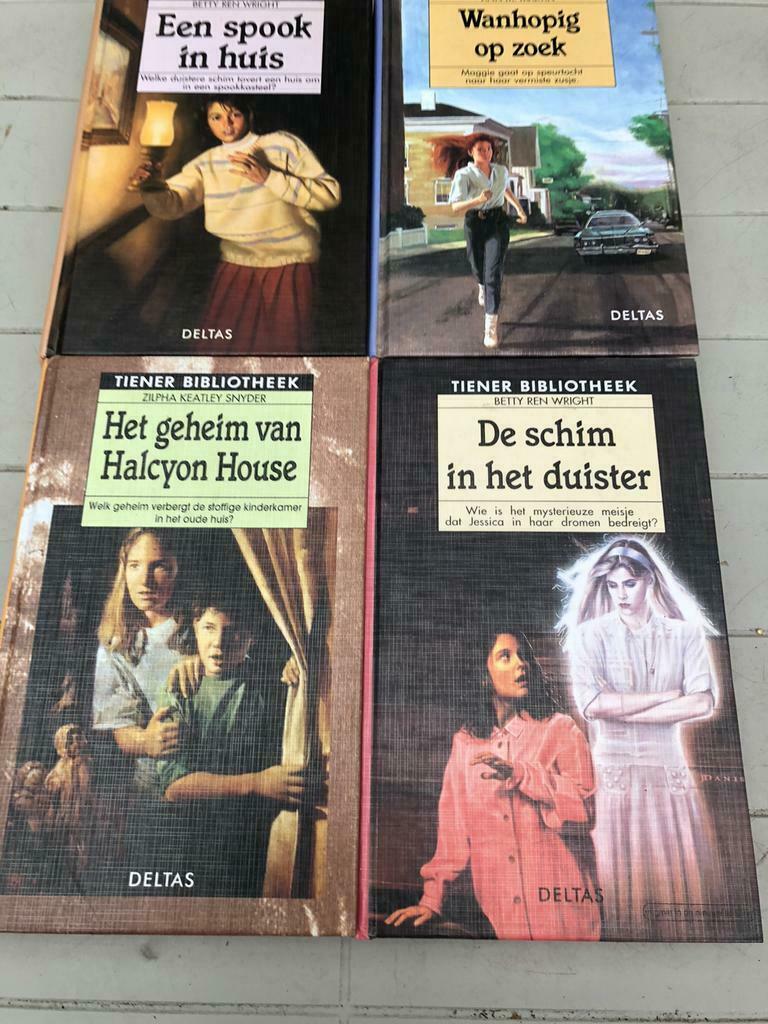 4 leesboeken tienerbibliotheek, Ophalen of Verzenden