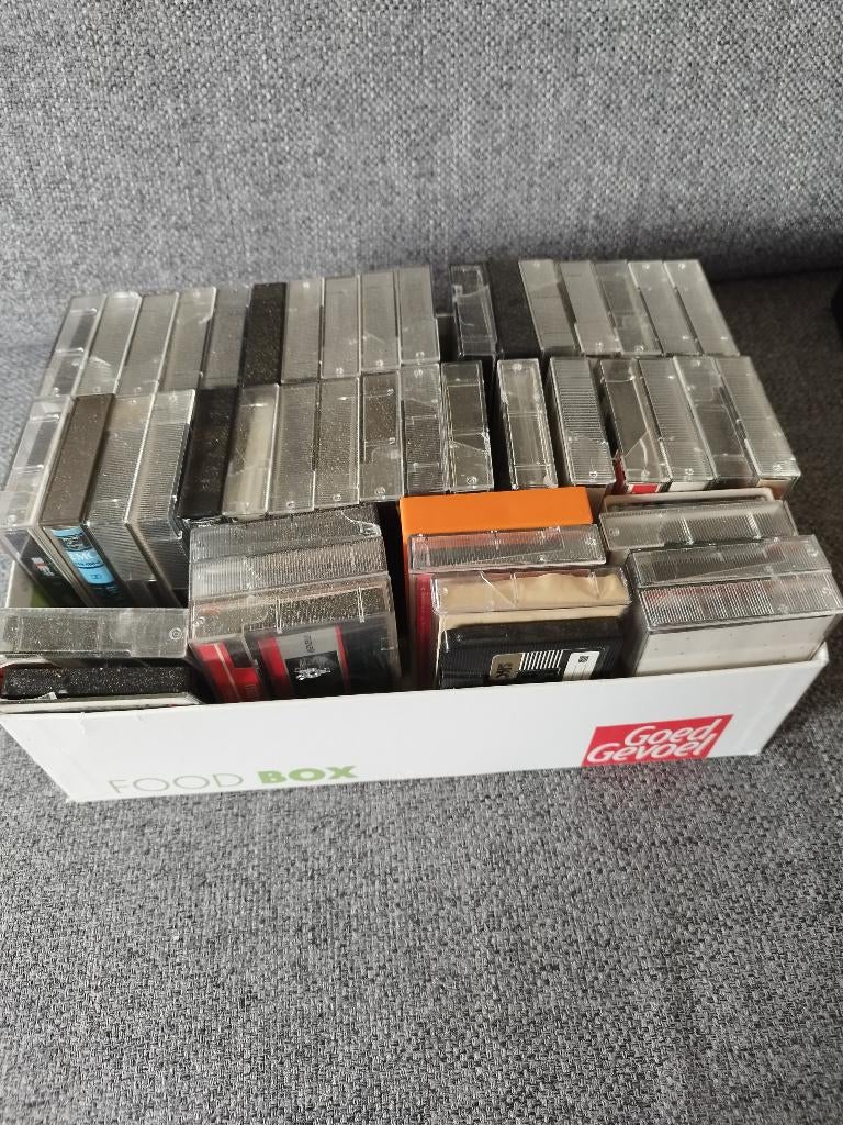 Doos met 44 cassette, Cd's en Dvd's, Cassettebandjes, Ophalen, Gebruikt, Overige genres, Voorbespeeld