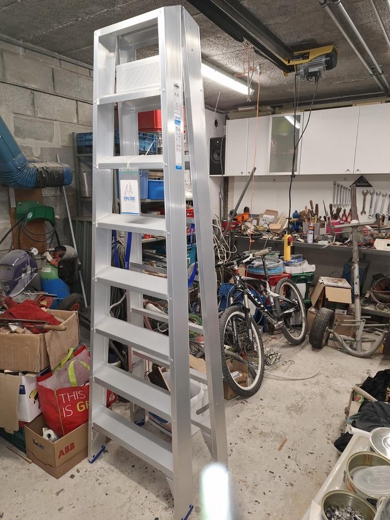 Solide dubbele trap 2 x 8 treden DT08, Ophalen