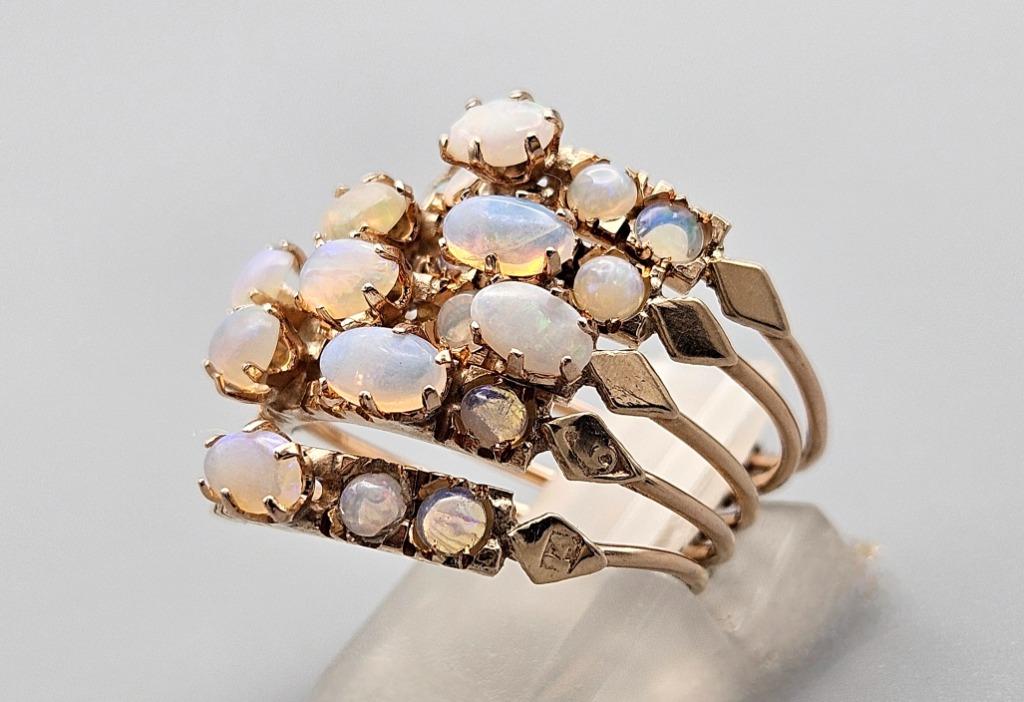 Gouden Vintage ring met edelstenen opaal. 2024/640, Handtassen en Accessoires, Ringen, Overige kleuren, Ophalen of Verzenden, Met edelsteen