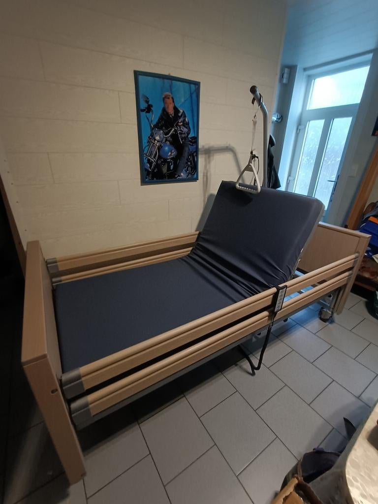 Lit médical médicalisé électrique comme à l'hôpital (NEUF), Ophalen