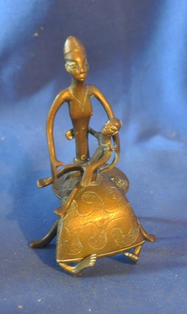 sculpture africaine en bronze femme et l'enfant, Enlèvement ou Envoi, Bronze