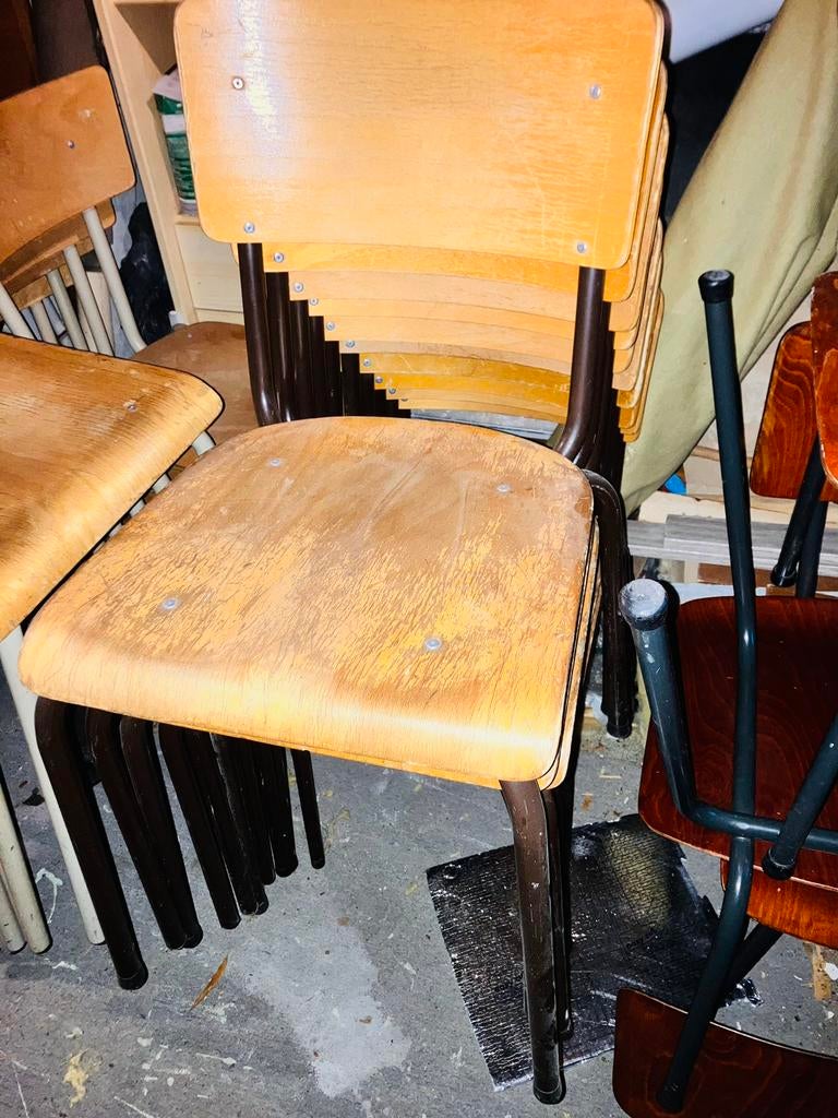 Vintage houten schoolstoelen en stapelstoelen, Ophalen