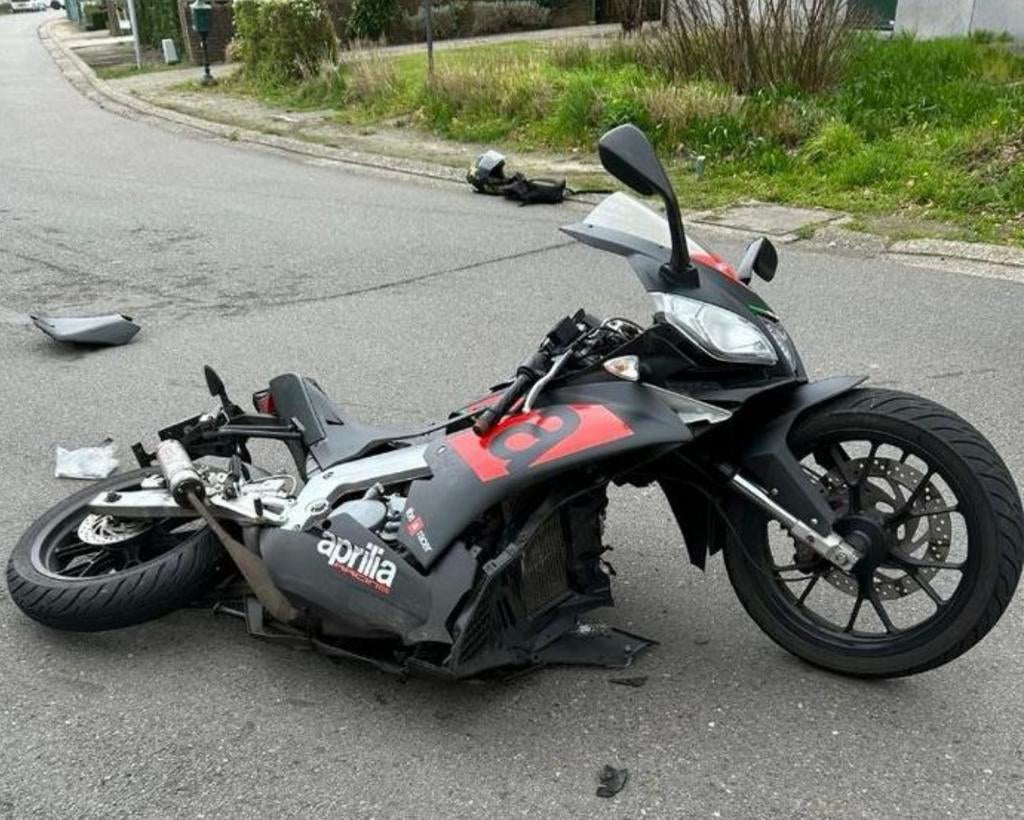GEVRAAGD: Derbi / aprillia Projecten, Schade, opmaak brommer