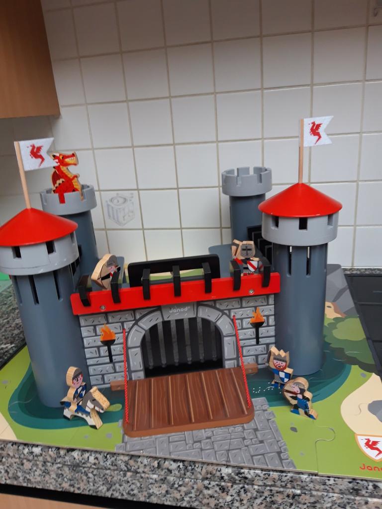 Château en bois chevaliers, dragon, pont-levis 60x60cm 4-8j, Enlèvement, Utilisé, Autres types