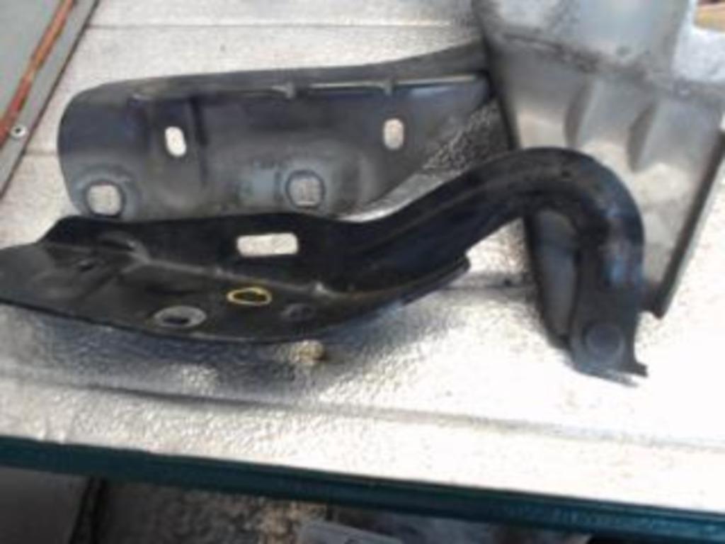 Charnière de capot avant gauche Renault Twingo 2 2011-2014, Enlèvement ou Envoi, Utilisé, Renault
