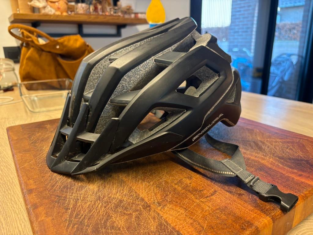MTB helm Endura singletrack II, Fietsen en Brommers, Fietsaccessoires | Fietshelmen, Ophalen of Verzenden, Zo goed als nieuw