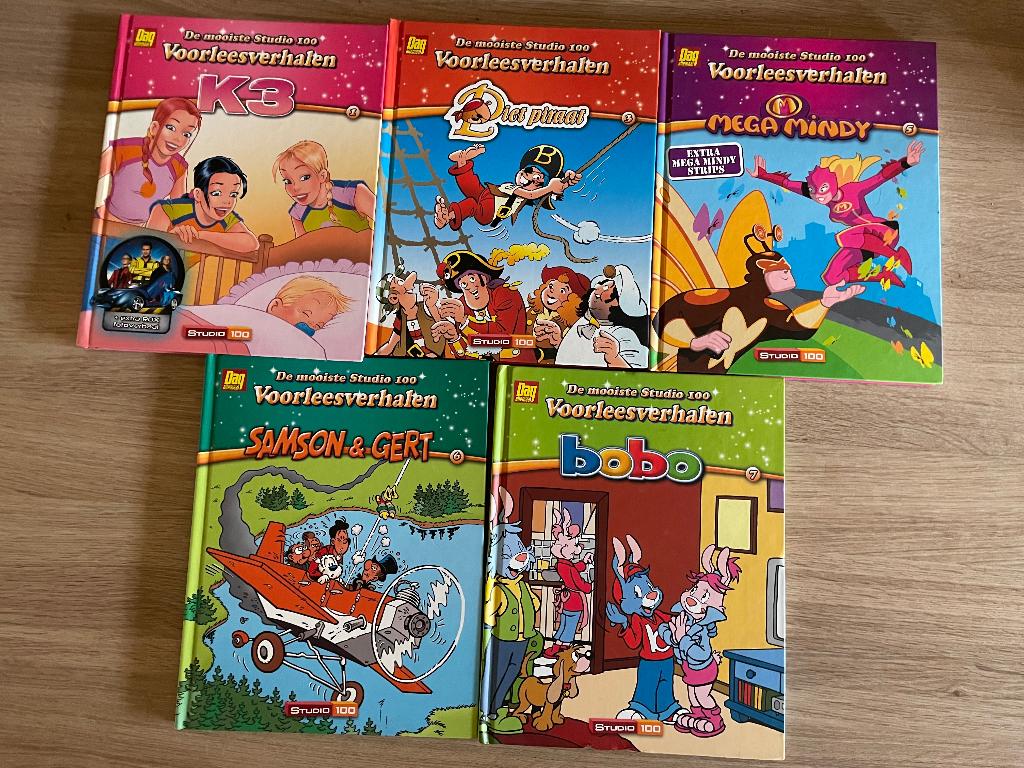 Boeken : De mooiste Studio 100 voorleesverhalen, Ophalen, Zo goed als nieuw