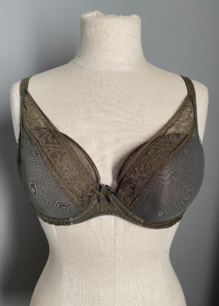 Khaki-kleurige voorgevormde BH Chantelle maat D80 (FR D95), Kleding | Dames, Chantelle, Verzenden, Groen, BH