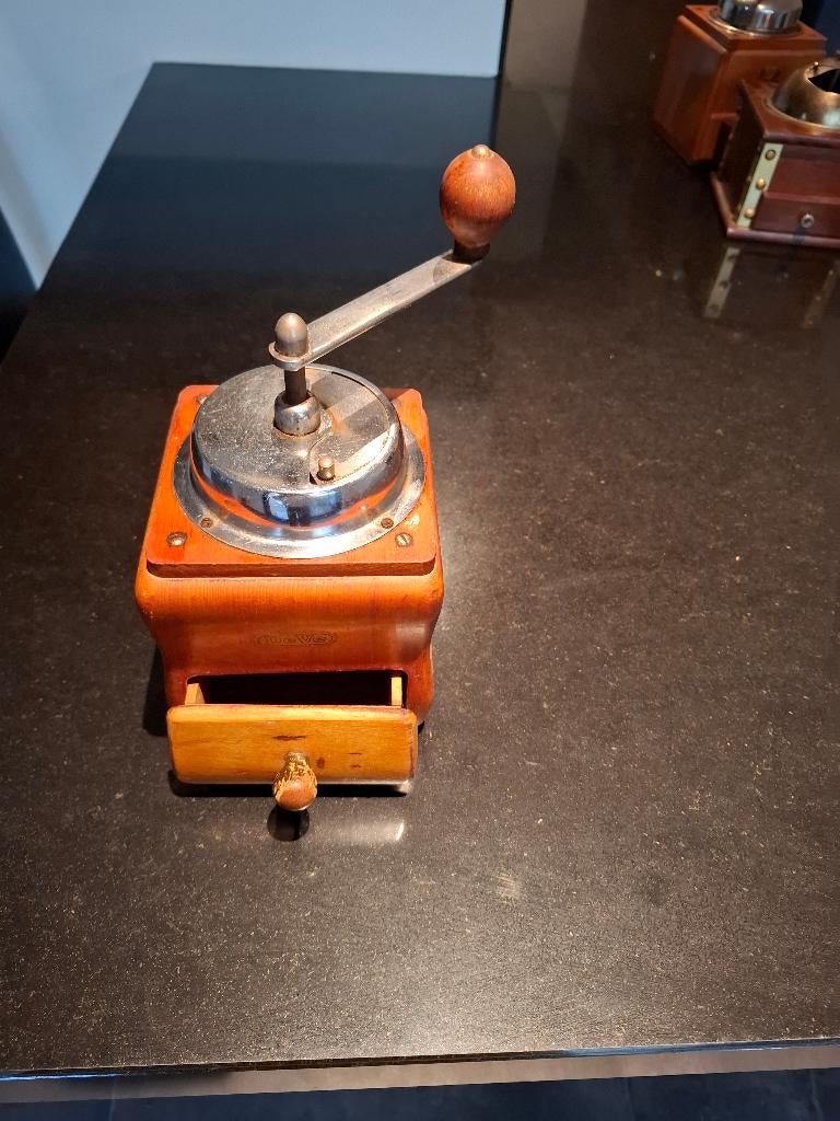 Oude koffiemolen, Enlèvement
