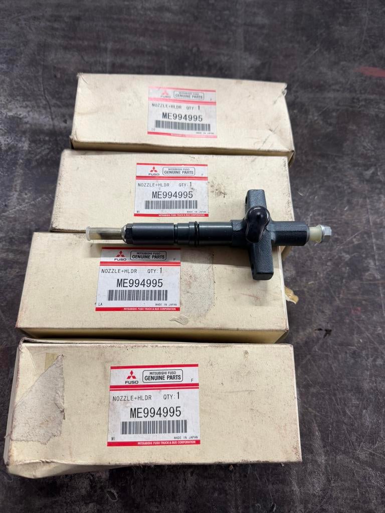 Lot 4 injecteurs Mitsubishi Canter 3L neuf d’origine, Ophalen of Verzenden, Mitsubishi