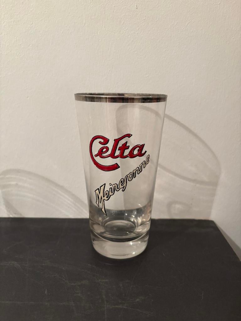 Oud emaille bierglas Celta Meiresonne met zilveren rand, Verzamelen, Ophalen of Verzenden, Zo goed als nieuw, Glas of Glazen, Overige merken
