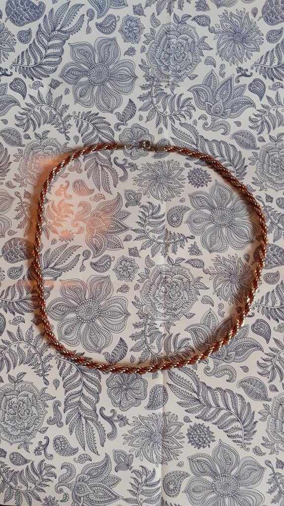Collier torsadé métal doré et  cordon rouge, Ophalen of Verzenden, Gebruikt, Rood