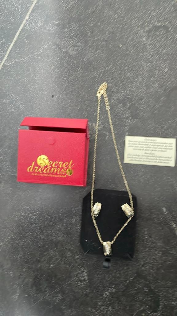 Goudkleurig setje van secret dreams, Handtassen en Accessoires, Kettingen, Ophalen of Verzenden