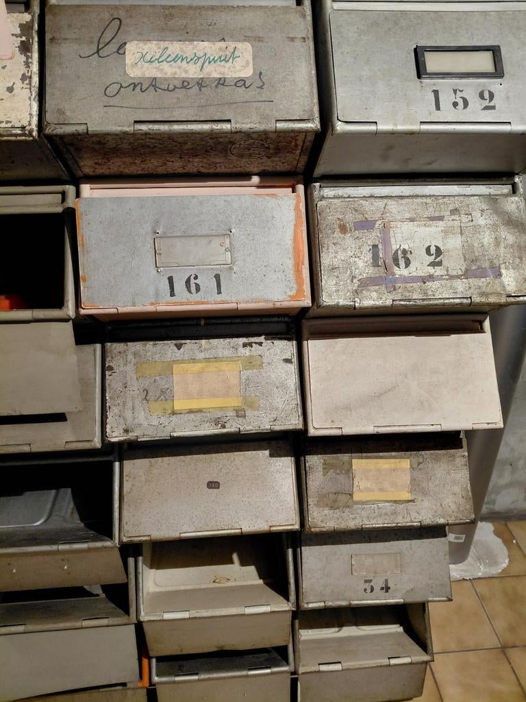 Materiaal bakken, Ophalen
