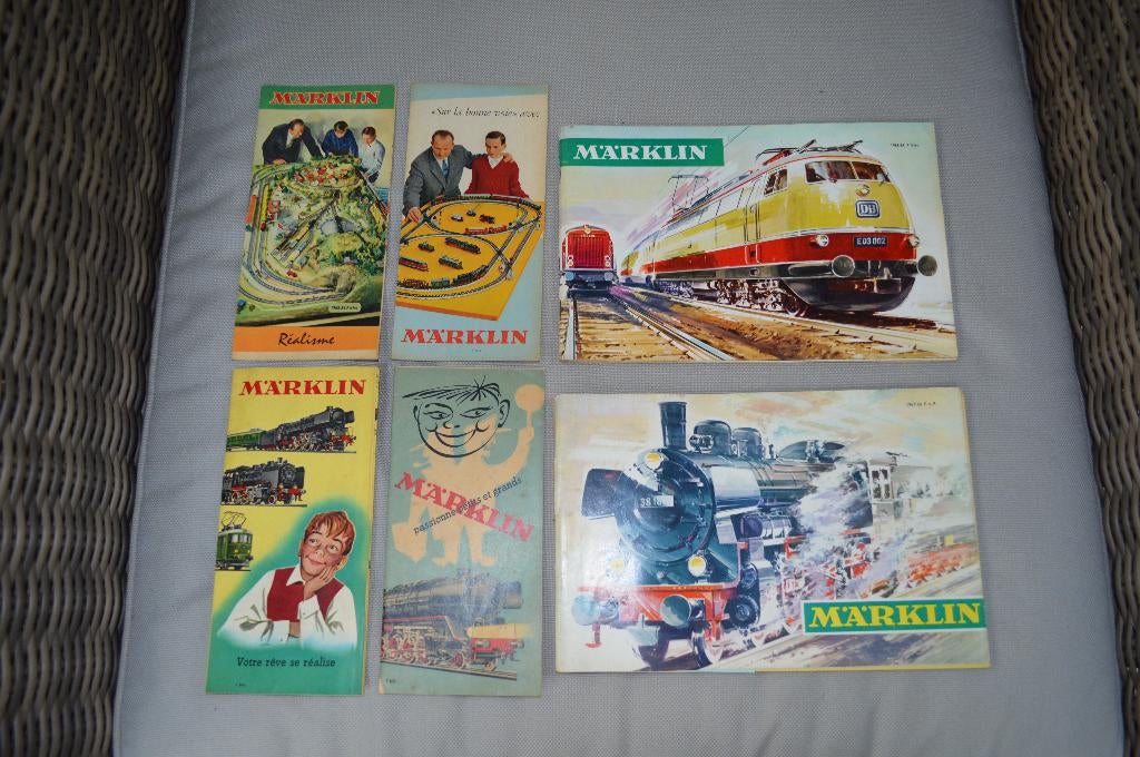 Märklin : ZELDEN : 2 catalogi +4 flyers in franse taal, Gebruikt, Gelijkstroom of Wisselstroom, Analoog, Märklin