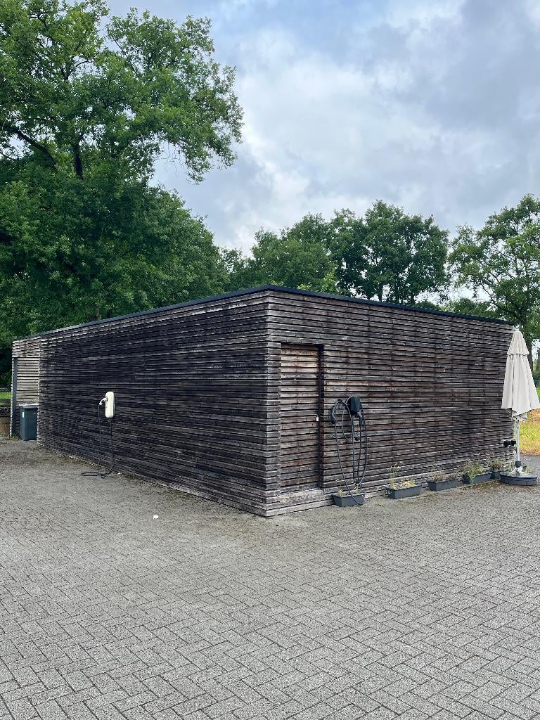 Luxueus handelspand/kantoor met appartement, 1275 m², Huur, Kantoorruimte