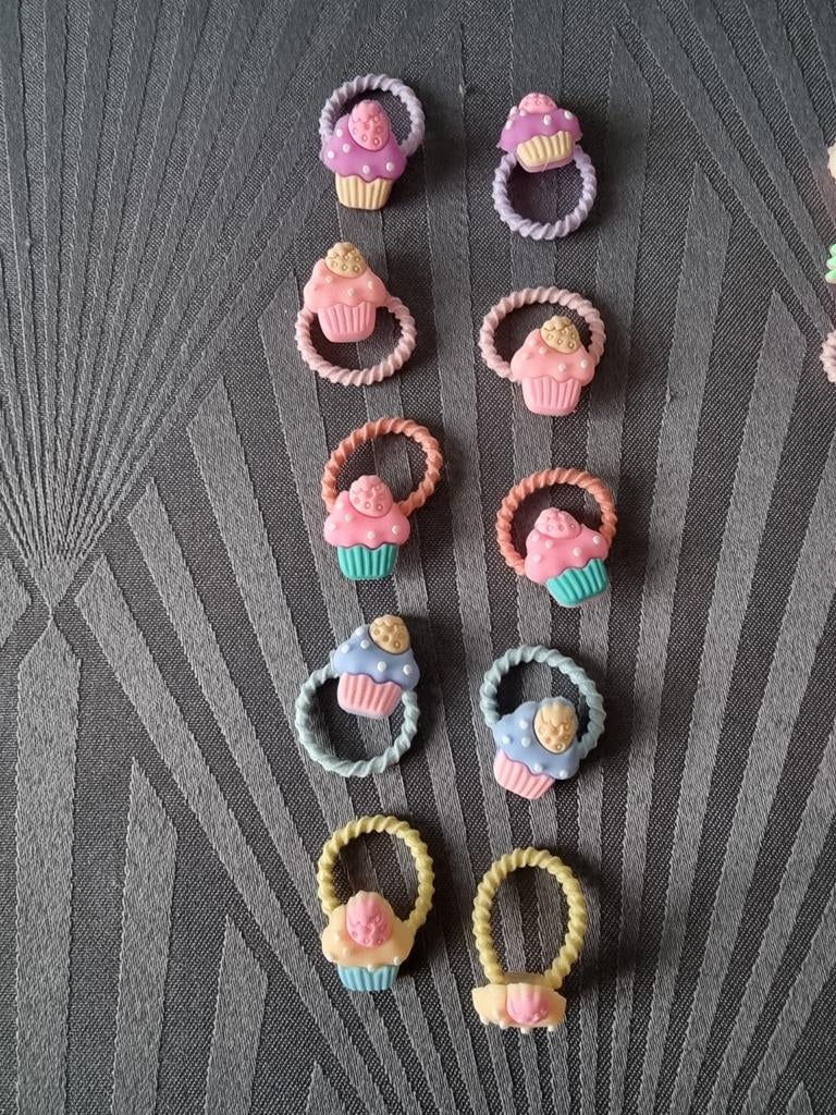 10 Splinternieuwe en schattige haarbandjes met schattige mot, Ophalen of Verzenden, Nieuw, Dier of Natuur, Speldje of Pin