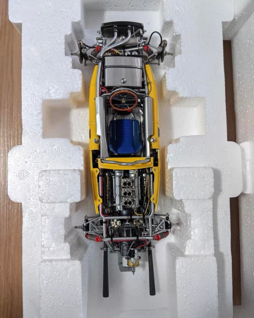 Exoto 1/18 Ferrari Sharknose Belgische ploeg, Hobby en Vrije tijd, Ophalen of Verzenden, Zo goed als nieuw