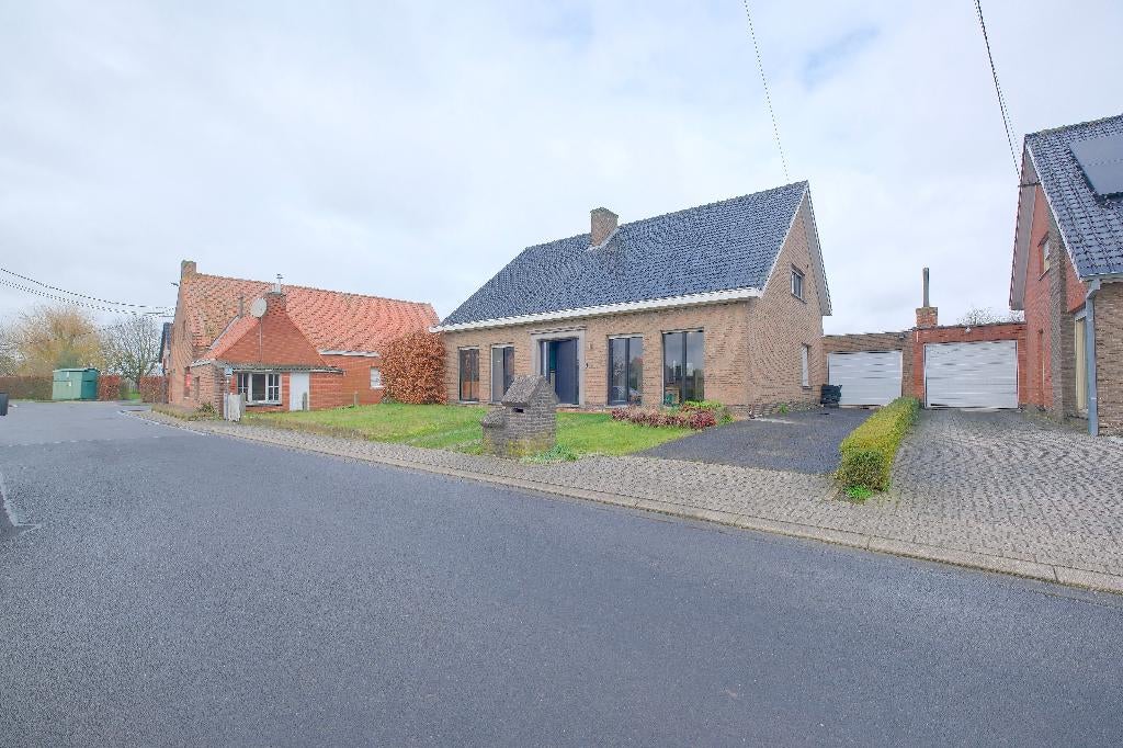 Rustig gelegen woning met 3 slpks en garage op 585 m²!, Immo, 500 tot 1000 m², 237 m², 754 UC, Vrijstaande woning