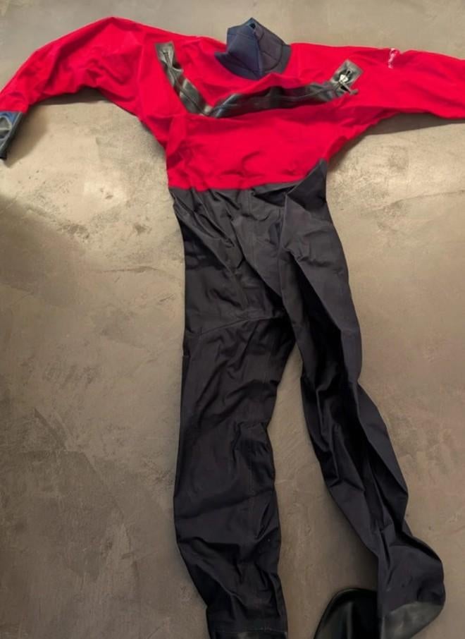 Tweedehands droogpak – rood/zwart (maat L) anfibio, Drysuit, Heer, Ophalen of Verzenden, Zo goed als nieuw