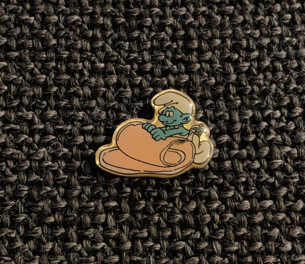 PIN - SMURF - DE SMURFEN - SCHTROUMPF - LES SCHTROUMPFS, Envoi, Utilisé, Figurine, Insigne ou Pin's