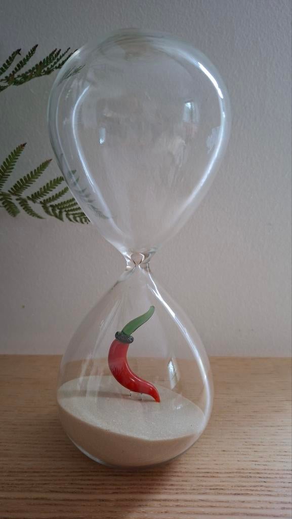 Decoratieve glazen zandloper met chilipeper, Huis en Inrichting, Ophalen