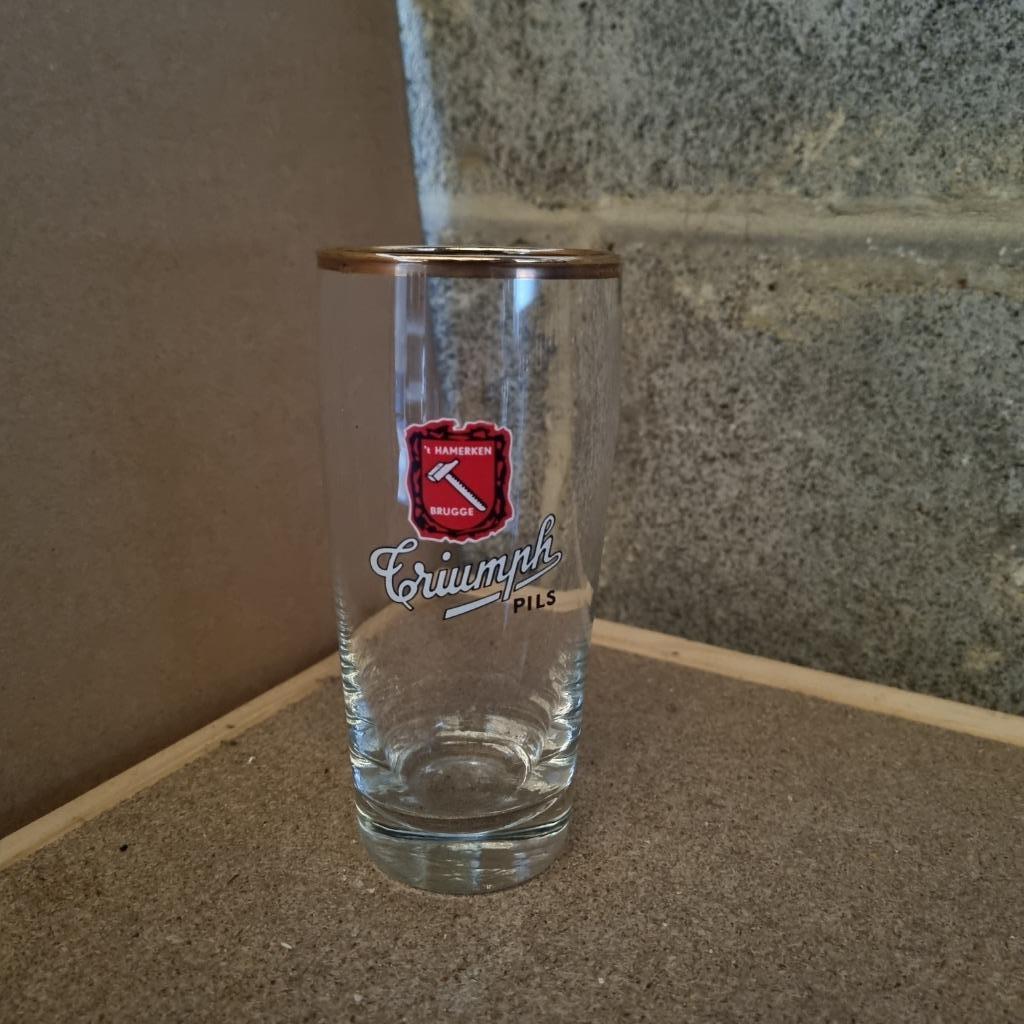 Verre Triumph pils, Verzamelen, Biermerken, Ophalen of Verzenden, Gebruikt, Glas of Glazen, Overige merken